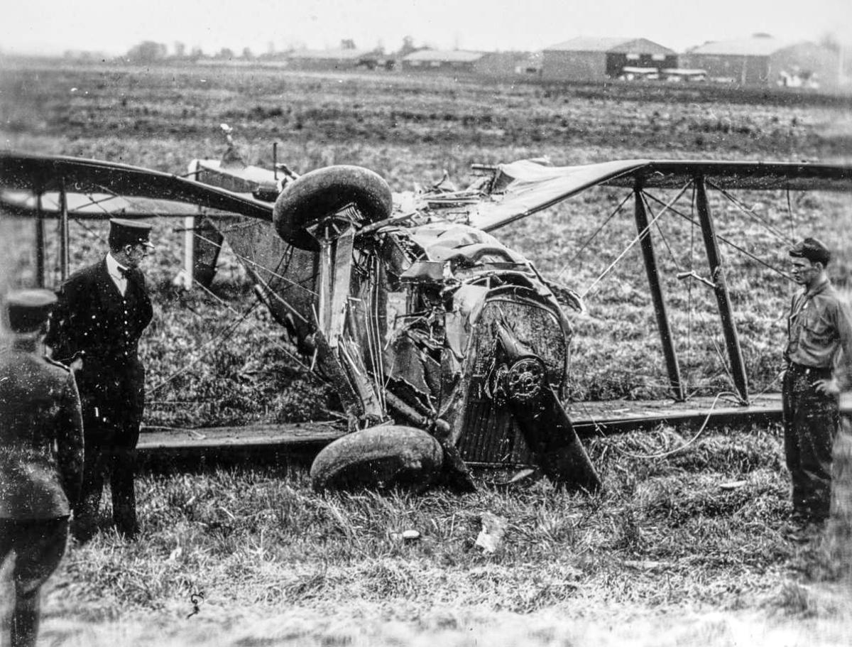 Crashed De Havilland DH-4 Airplane